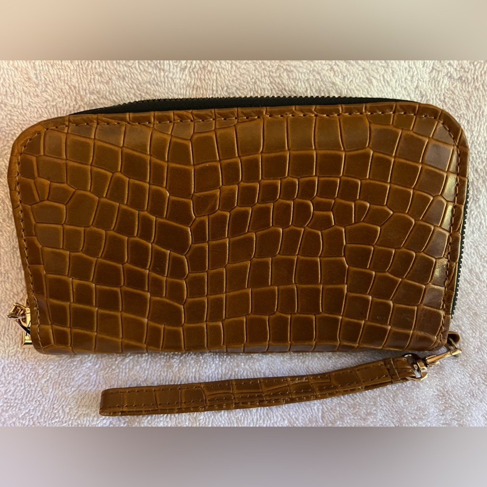 NWOT - zippered leather like clutch / wristlet / wallet